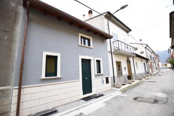 Castelvecchio Subequo ...Ecche Se Dorme Bed & Breakfast エクステリア 写真
